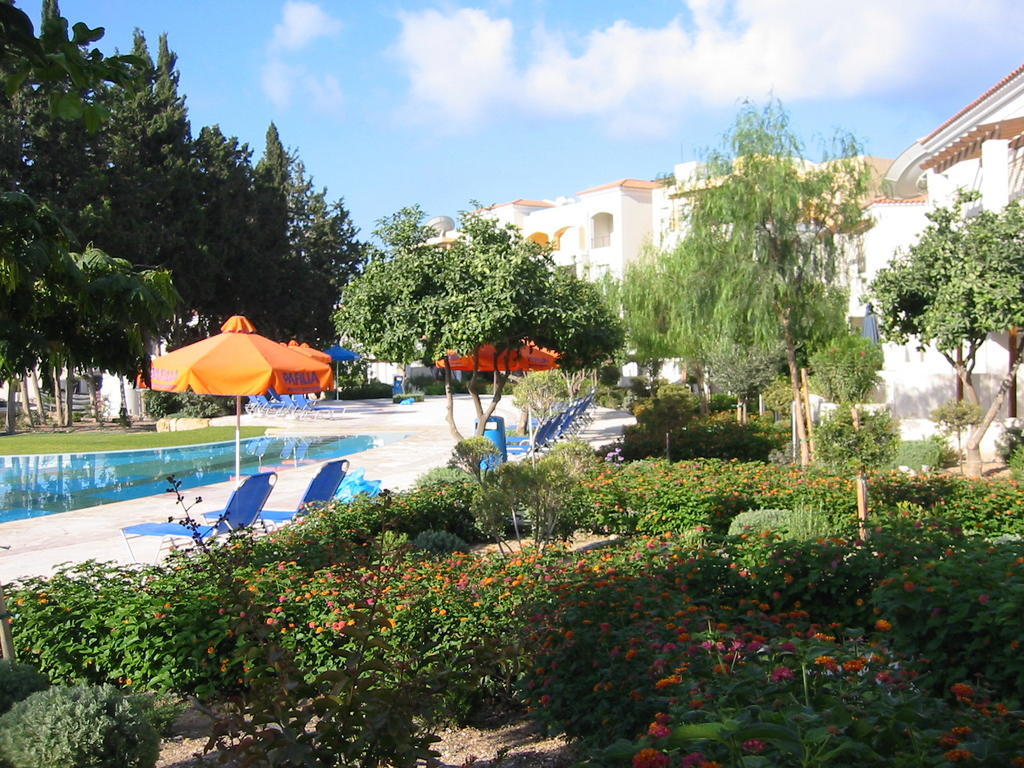 Hesperides Gardens Villa Paphos Exterior foto