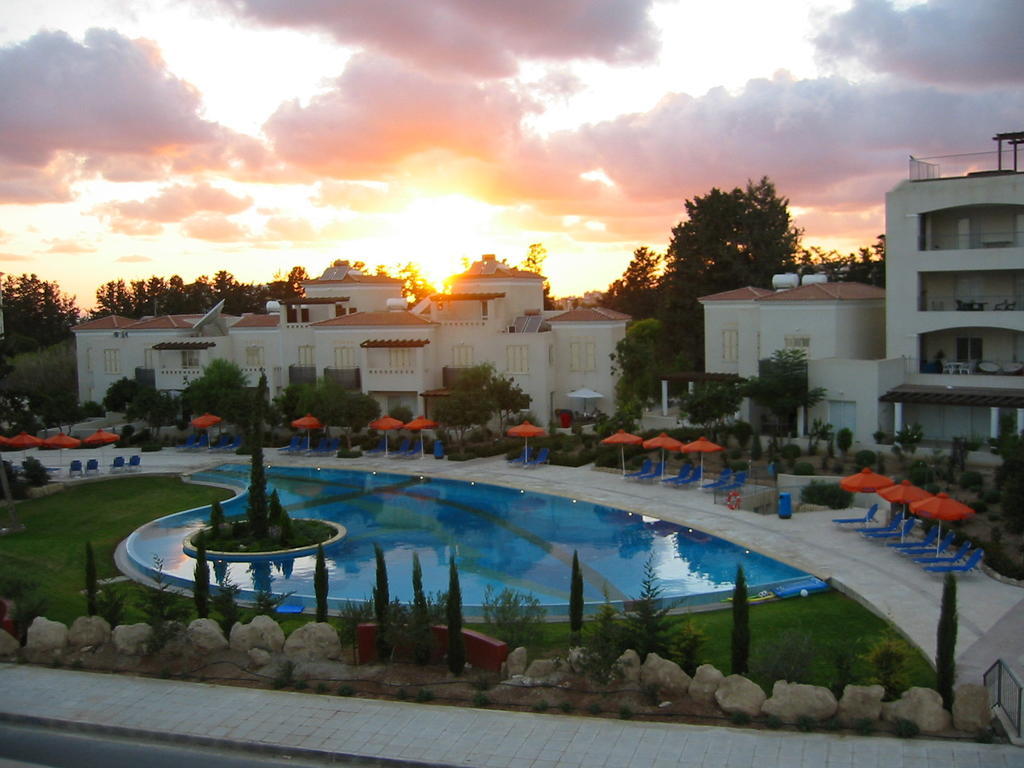 Hesperides Gardens Villa Paphos Exterior foto